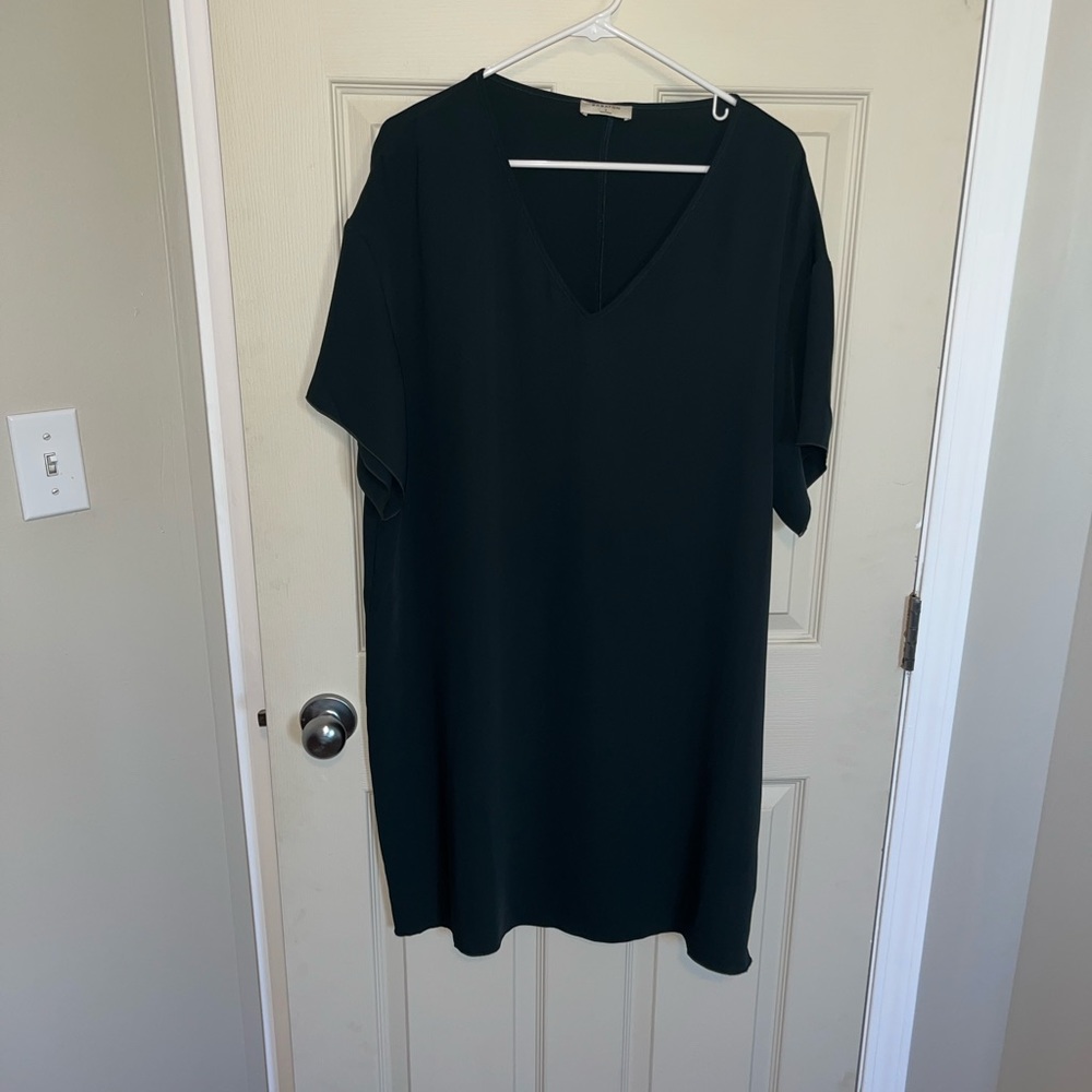 Babaton size L  T Shirt Dress